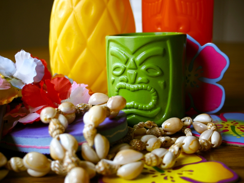 Tiki mug with shells